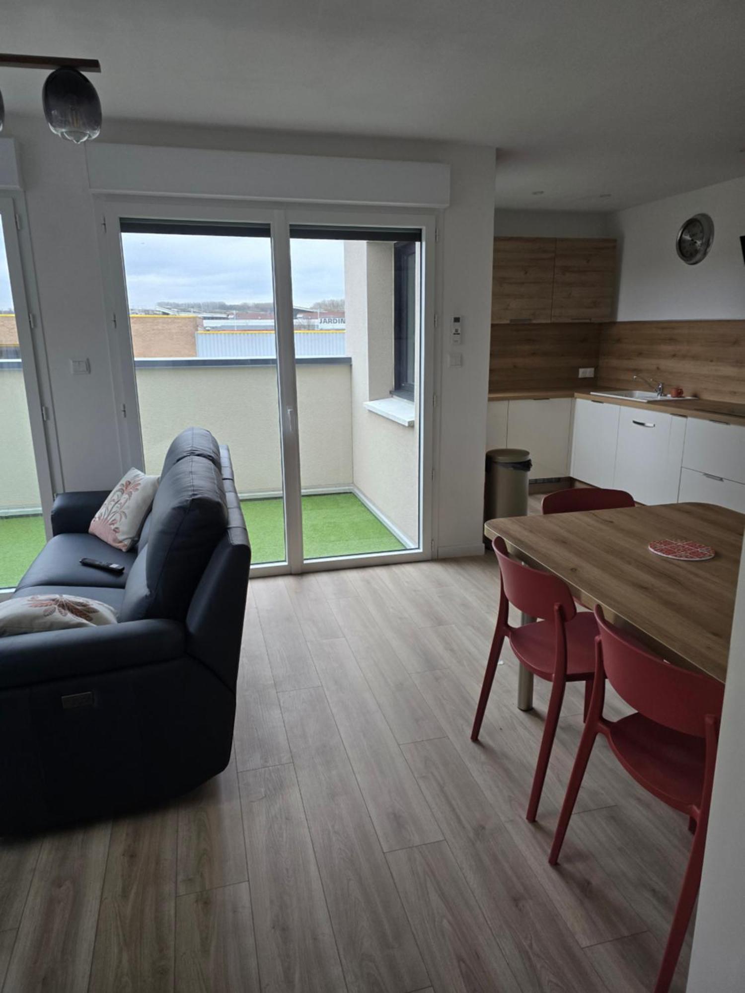 Appartement Cosy Pres De Sceneo Et Auchan Au Dessus Du Fleuriste Bellafleur Longuenesse Экстерьер фото